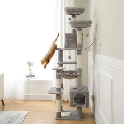 Arbre à chat | Multi - niveaux Confort™ gris, un chat saute dessus dans un salon français 
