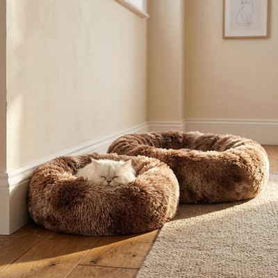 Coussin pour Chat Dormeau™ avec sa forme circulaire enveloppante favorisant l'instinct de nidification et procure un sentiment de sécurité au chat