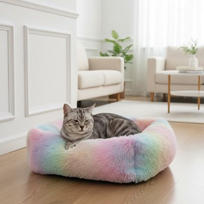 Coussins chat Reposelle™ en revêtement en fausse fourrure multicolore pastel design arc-en-ciel doux et esthétique qui s'intègre harmonieusement