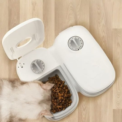 distributeur de croquettes chat petfeeder sur plancher