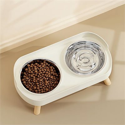 Gamelle pour chat ErgoClean bien installé dans le salon